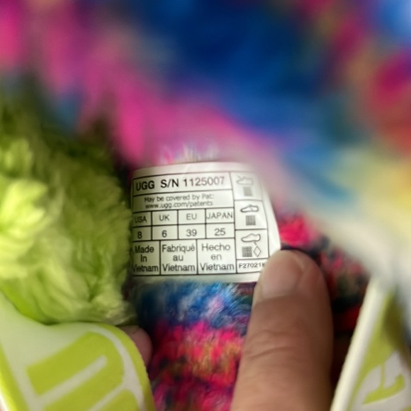 ✨ MAKE OFFER ✨ UGG FLUFF YEAH SLIDES - Picture 6 of 6